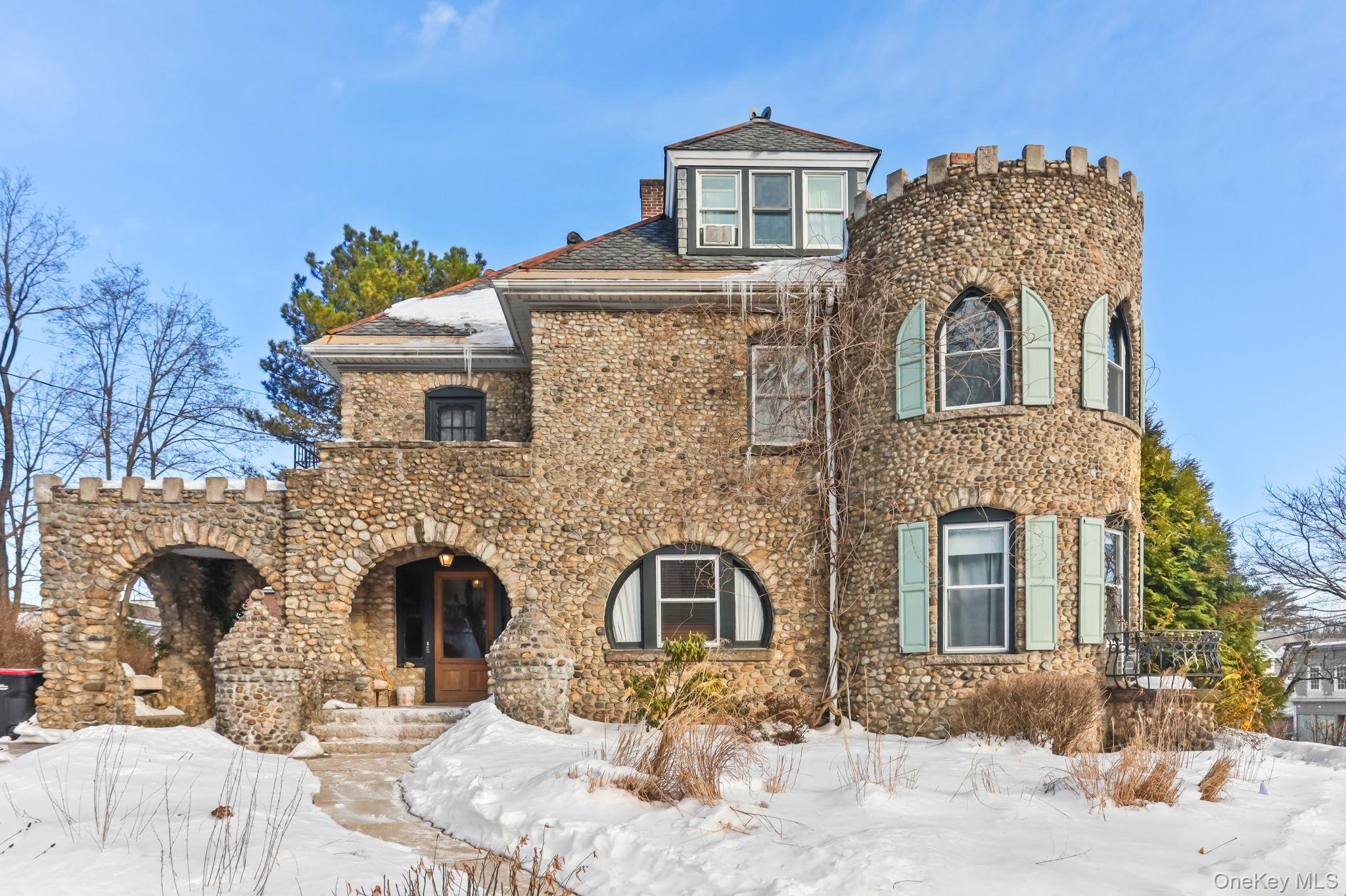 Rare 2 Bedroom in the heart of Katonah Village. Walk to Metro-North, s...