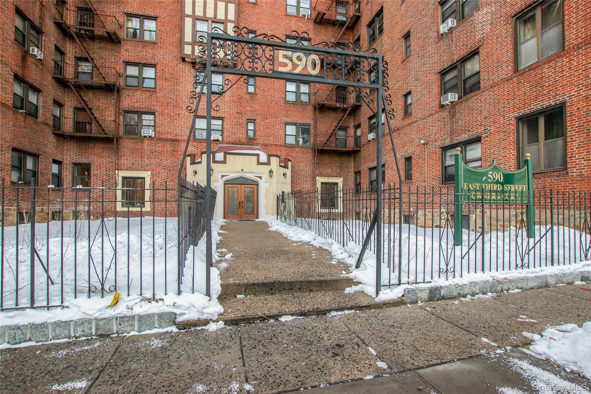 Well-maintained one-bedroom cooperative apartment located in Mount Ver...