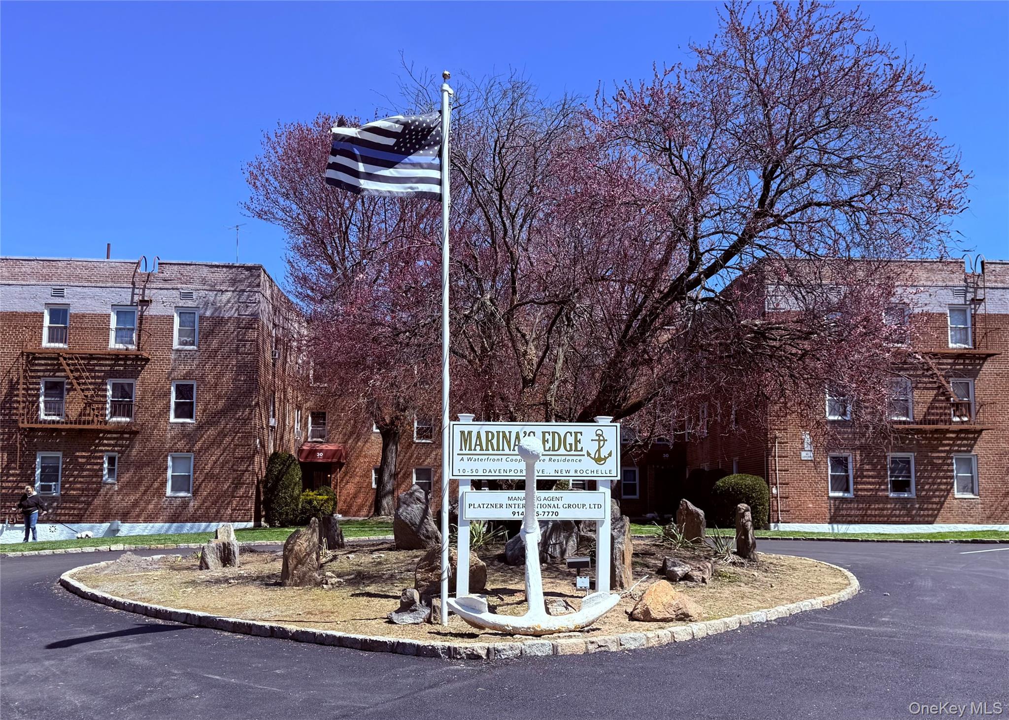 Affordable Waterfront Living with Private Beach Access! Enjoy water vi...
