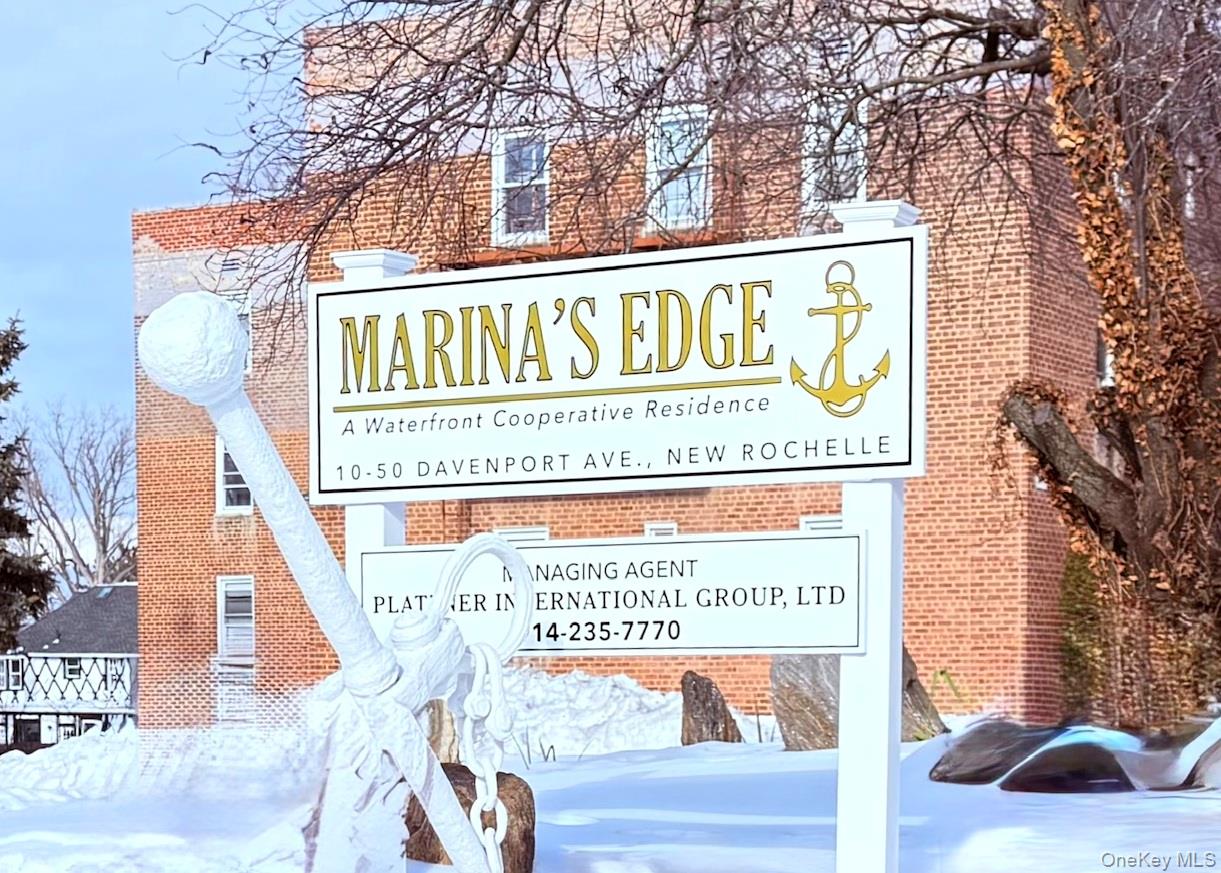 Affordable Waterfront Living with Private Beach Access! Enjoy water vi...