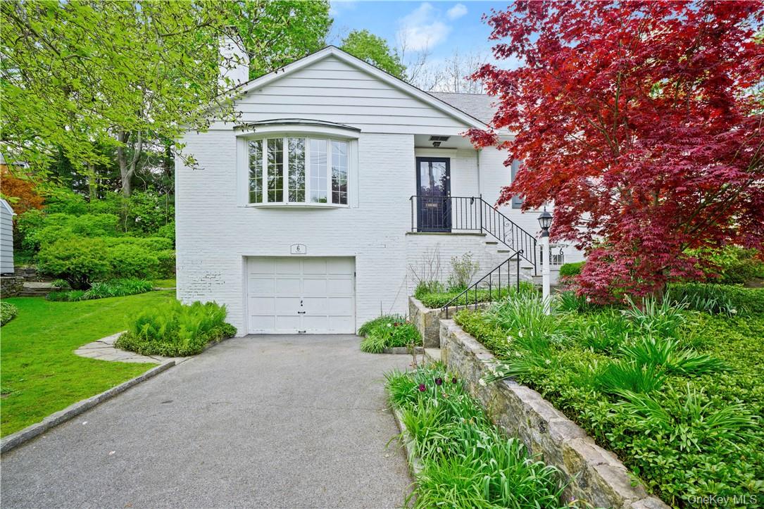 Welcome to 6 Wildway, a bright and inviting SF rental home ideally sit...