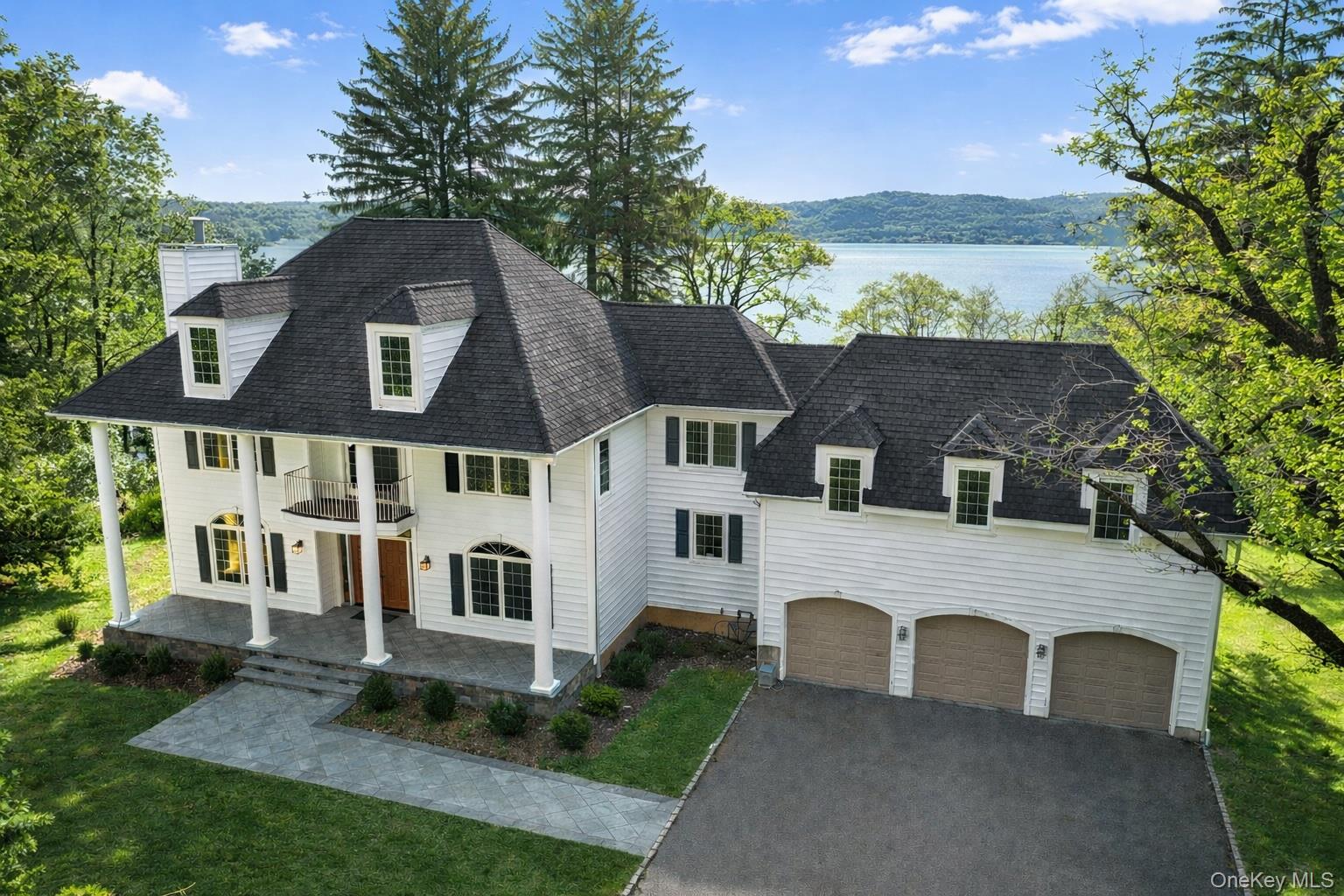 Stonecrest Estate is a historic river-view estate, majestically sited...