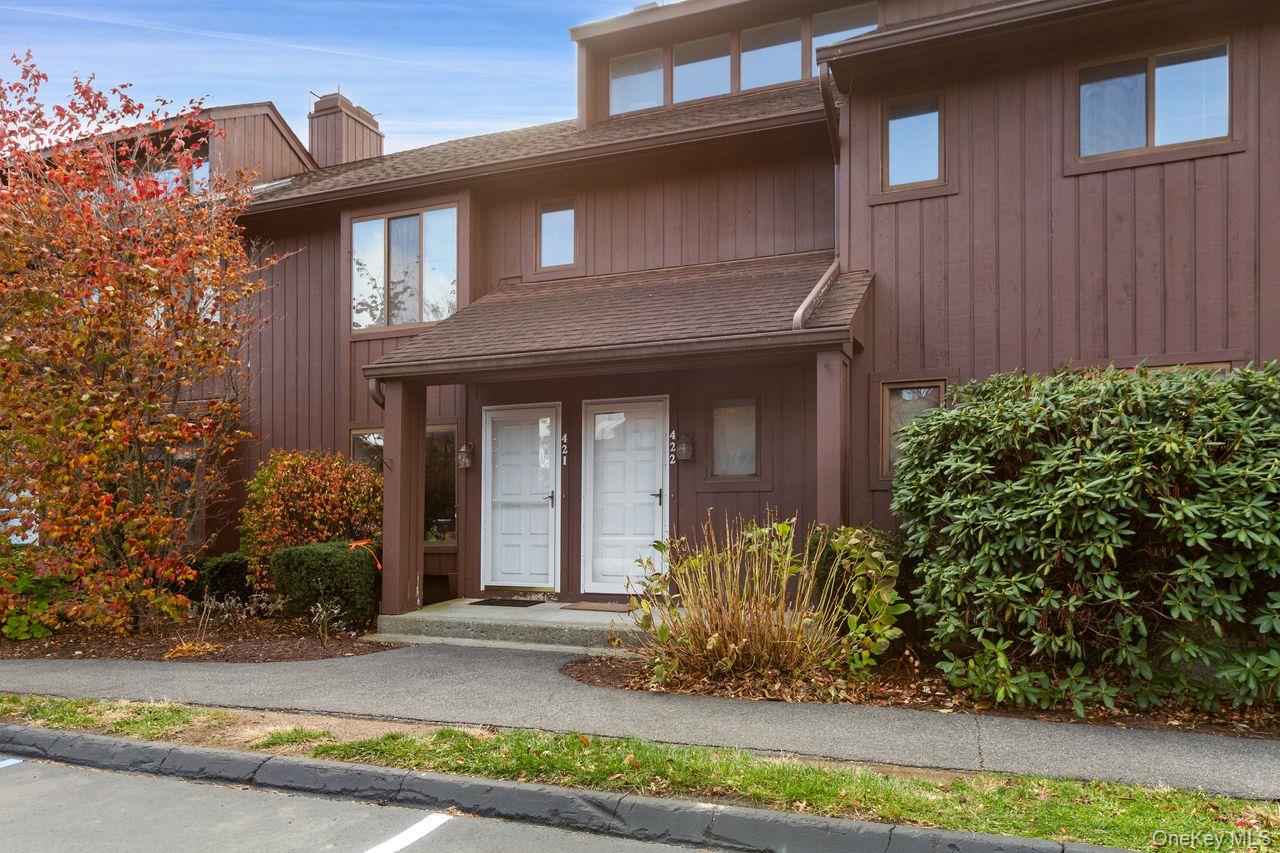 Wait no more for a wonderful rental with direct frontage on Mohegan La...