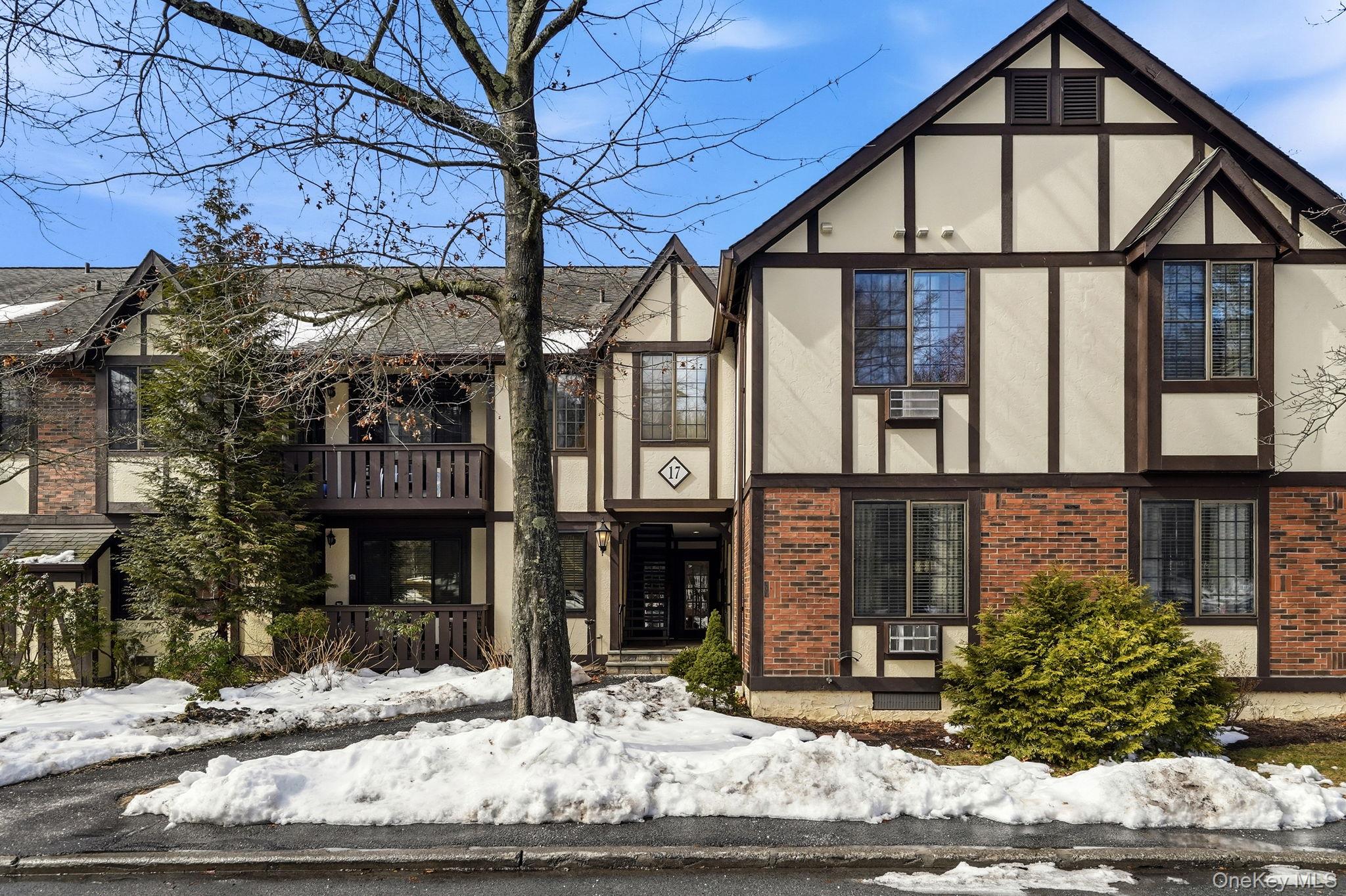 Welcome to 17-5 Foxwood Drive, nestled in the highly desirable Foxwood...