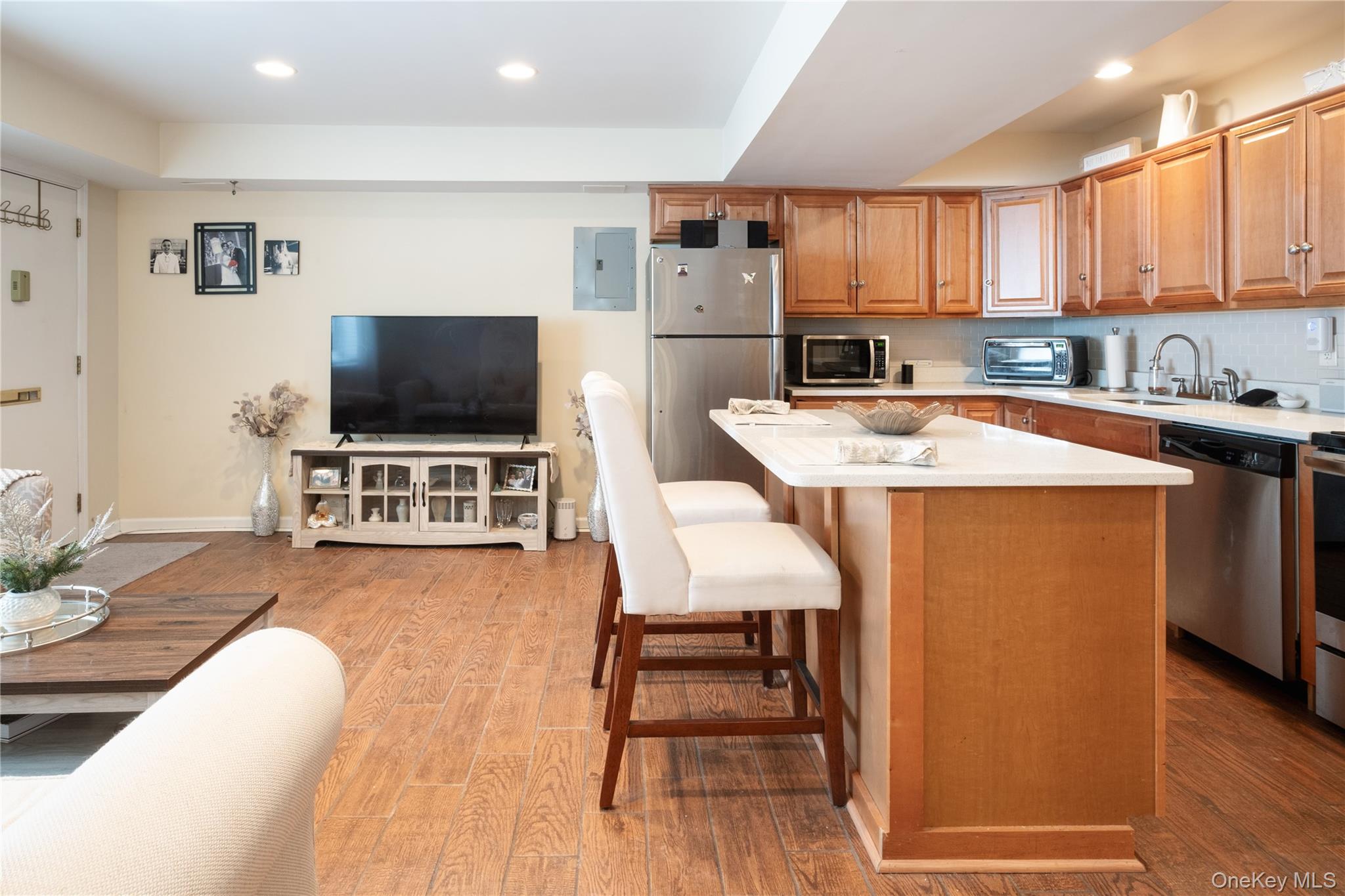 Welcome home to the beautifully maintained Gardens West Cooperative -...