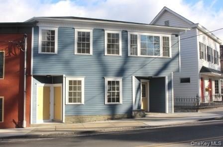 Completely renovated in 2016- 3 bedroom 1 bath spacious unit. Convenie...