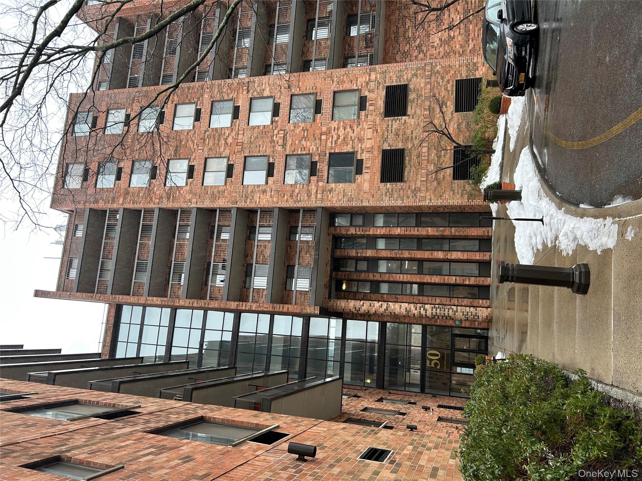 Commuter's dream! The Tower Club offers many amenities including a 24-...