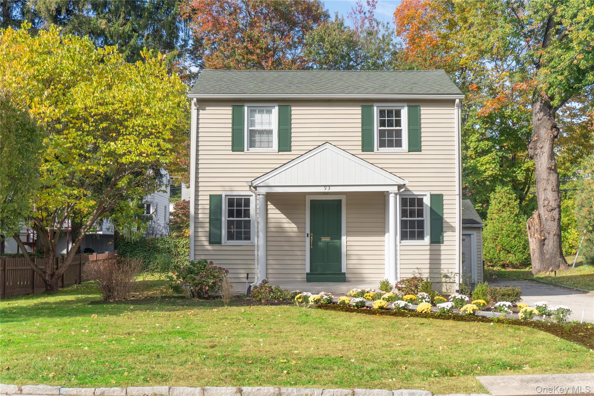 Fully gut renovated in 2022, this move-in ready Colonial rental in Ged...