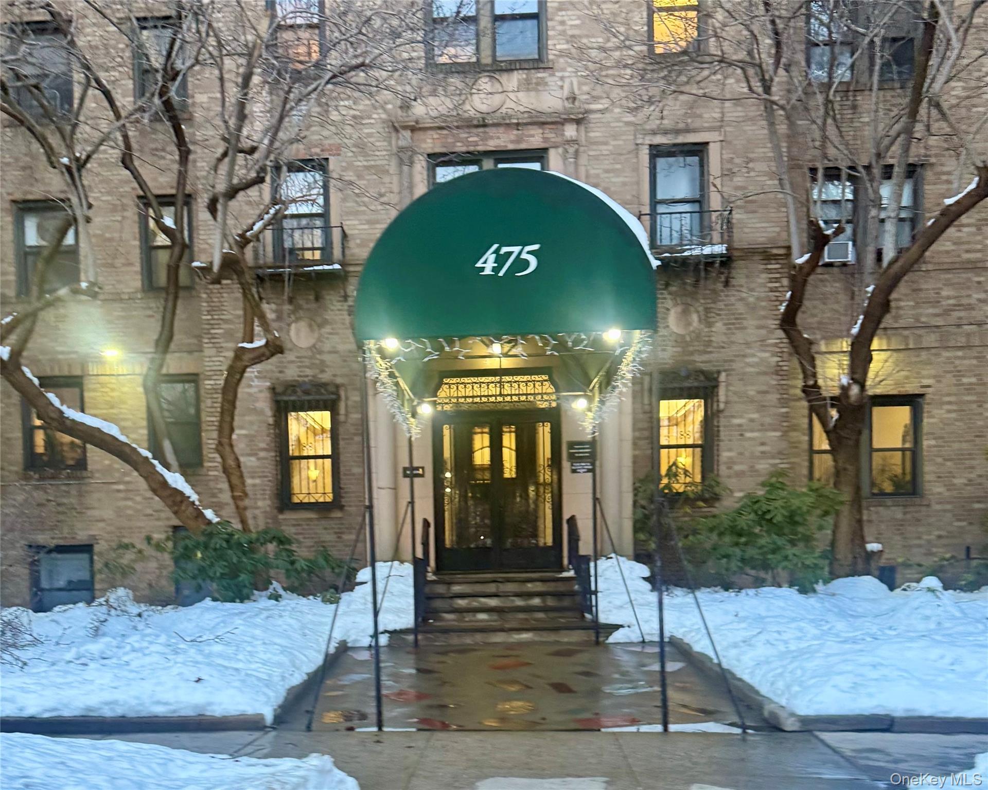 Welcome to 475 Bronx River Road #6C, a beautifully updated and move-in...