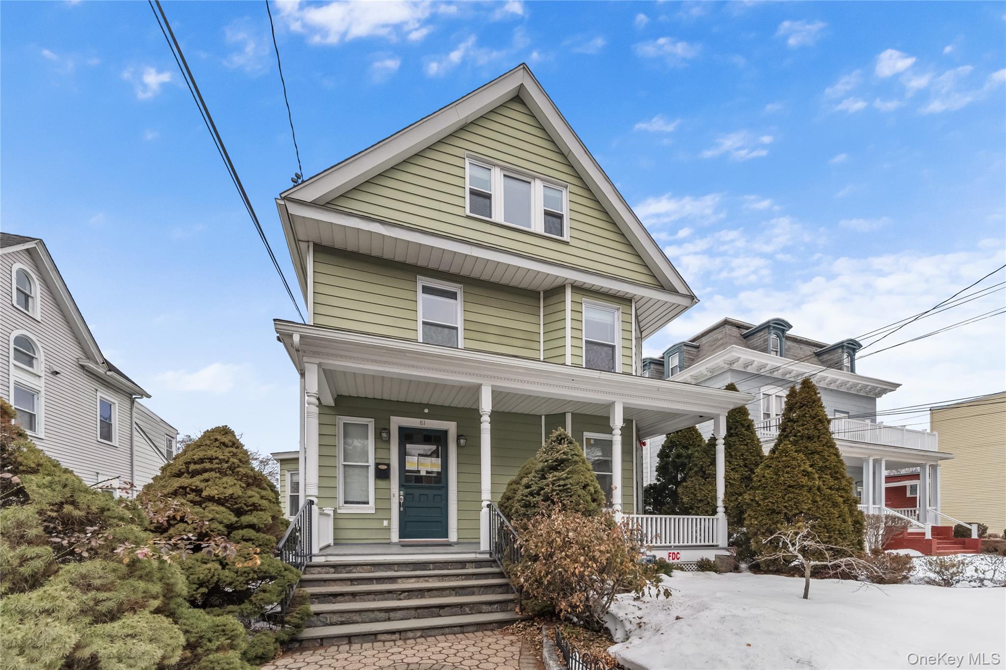 Cat friendly 3 bedrooms, 1 bathroom apartment with Hudson River views...