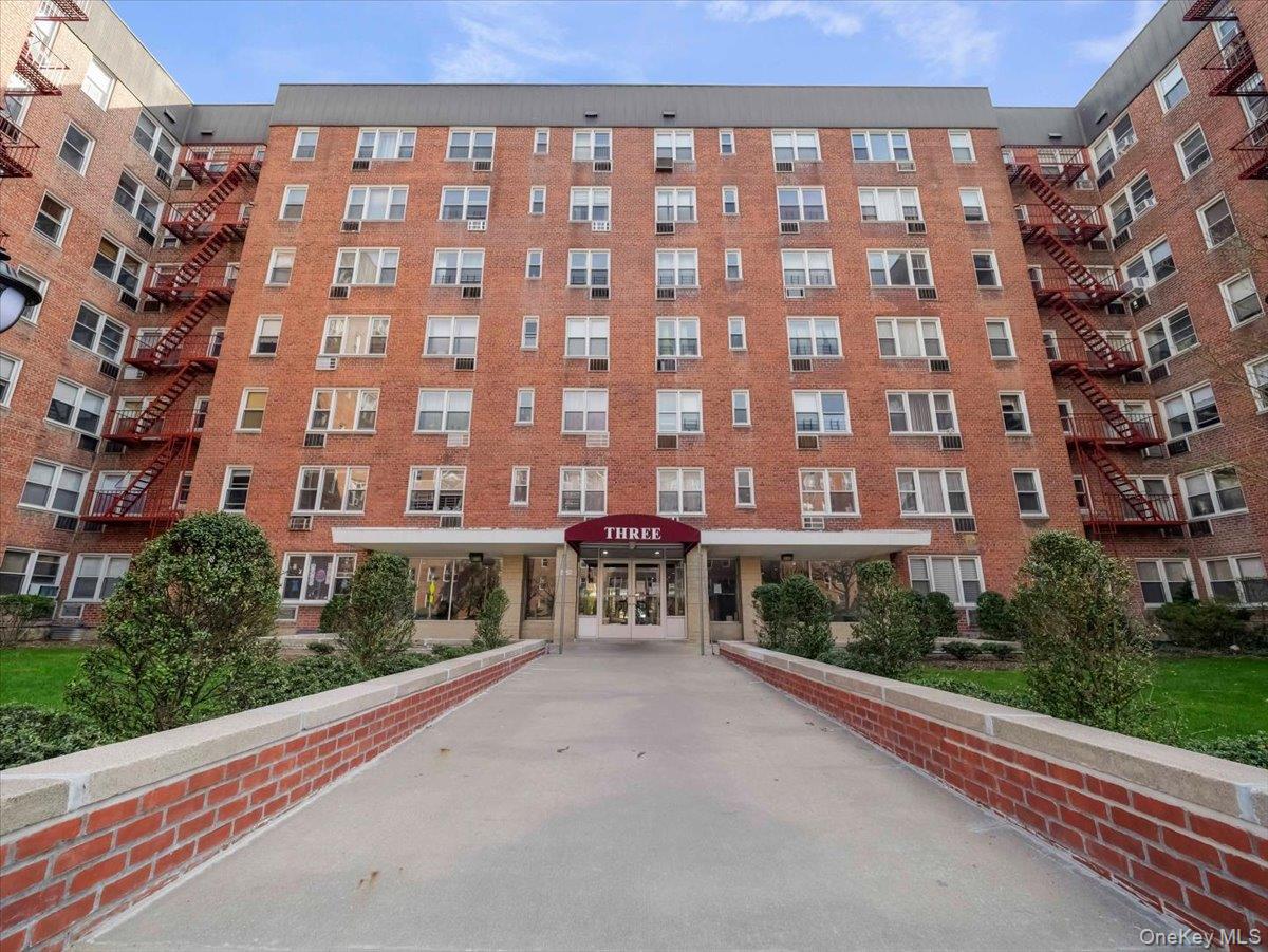 Welcome to this bright and sunny 1-bedroom co-op located in the heart...