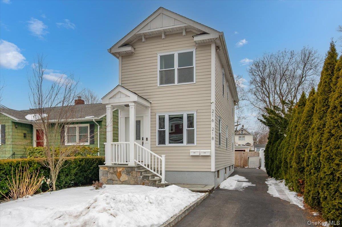 Carefree living in a prime Mamaroneck location!  This sunny, beautiful...