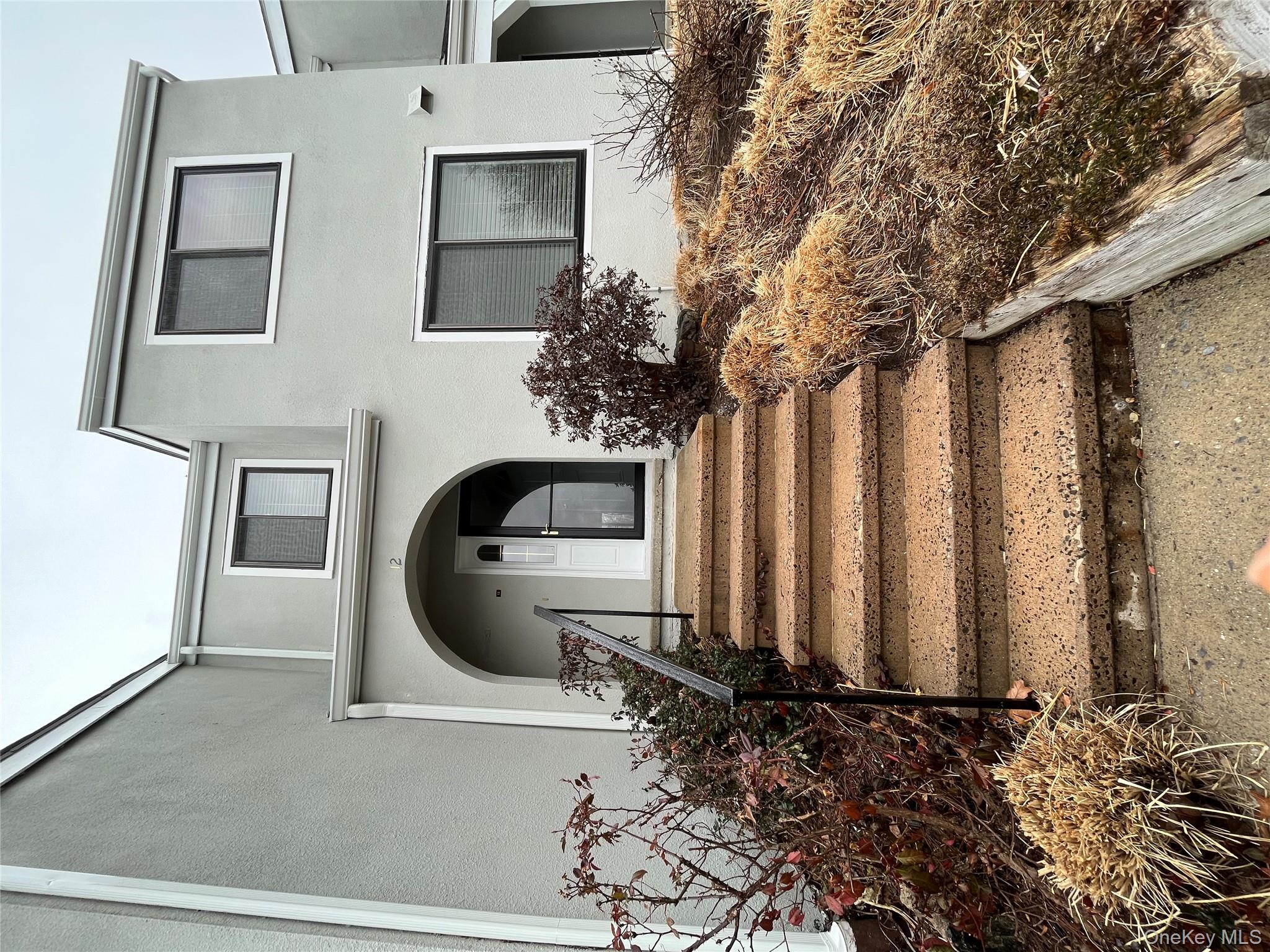 A rental gem in the heart of Katonah! Delightful townhouse with 2 bedr...