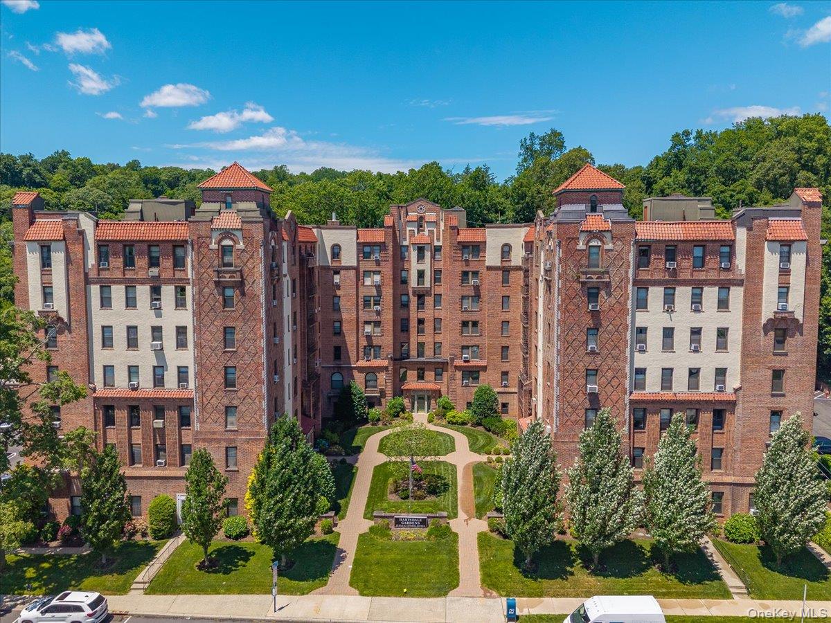 Great Co-op opportunity to own this beautifully maintained Move in Rea...