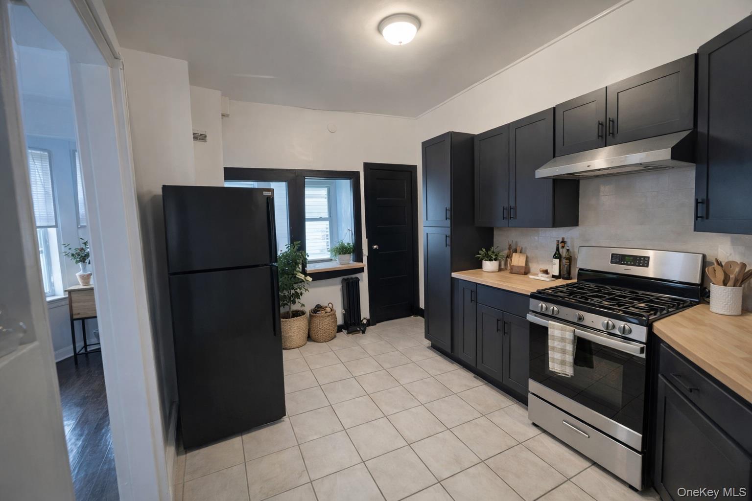 Bright, Cozy and inviting 1st floor 1-bedroom apartment offering class...