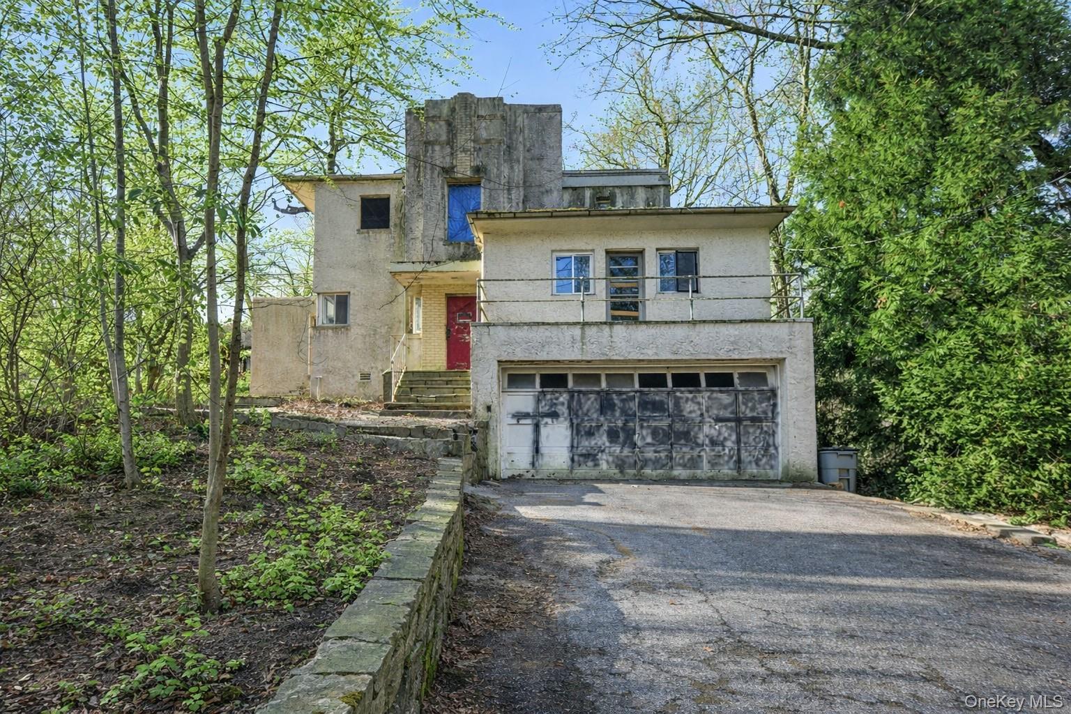 Renovation special with extraordinary potential. This unique Frank Llo...