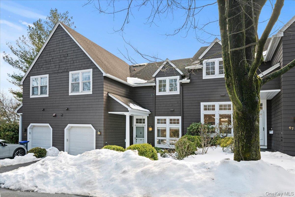 Welcome to luxury living surrounded by the Jack Nicklaus designed Sain...