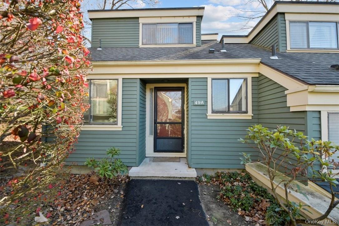 4/19 ACCEPTED OFFER. Lease out.  Litchfield Model - 2 Story Sun Filled...