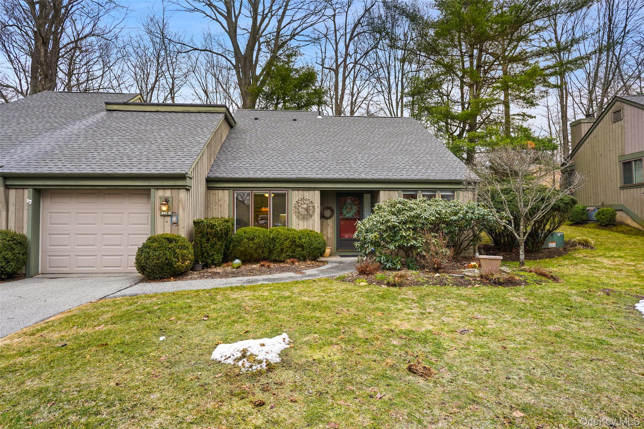 Live the Heritage Hills lifestyle in this beautiful Armonk model End U...