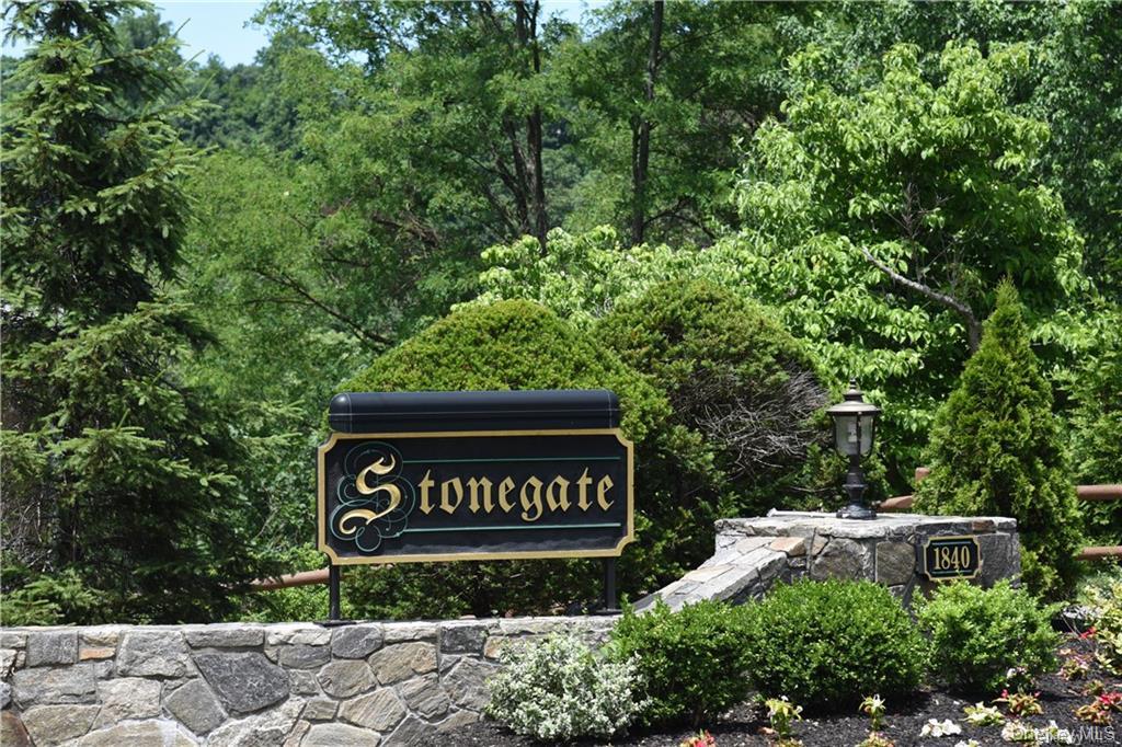 Welcome to your peaceful retreat at the sought-after Stonegate Co-op....