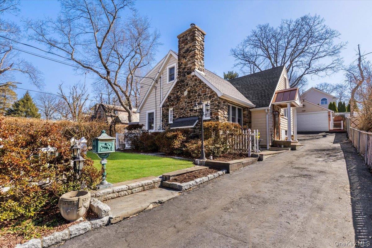 This beautifully maintained  and so very charming staggered colonial i...