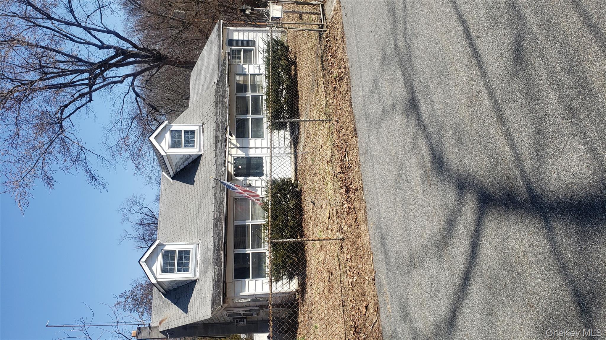 RARE OPPORTUNITY – Investor / Handyman Special!

Unlock the potential...