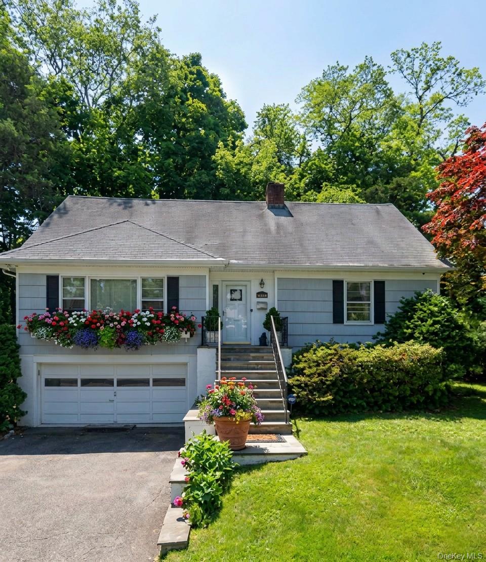 Coastal Living in Shore Acres - Available April 22, 2026

Tucked away...