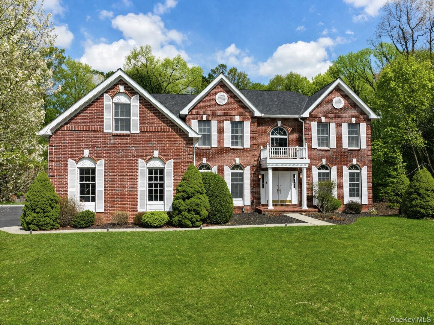 Set within the prestigious Cortlandt Chase community, this elegant Geo...