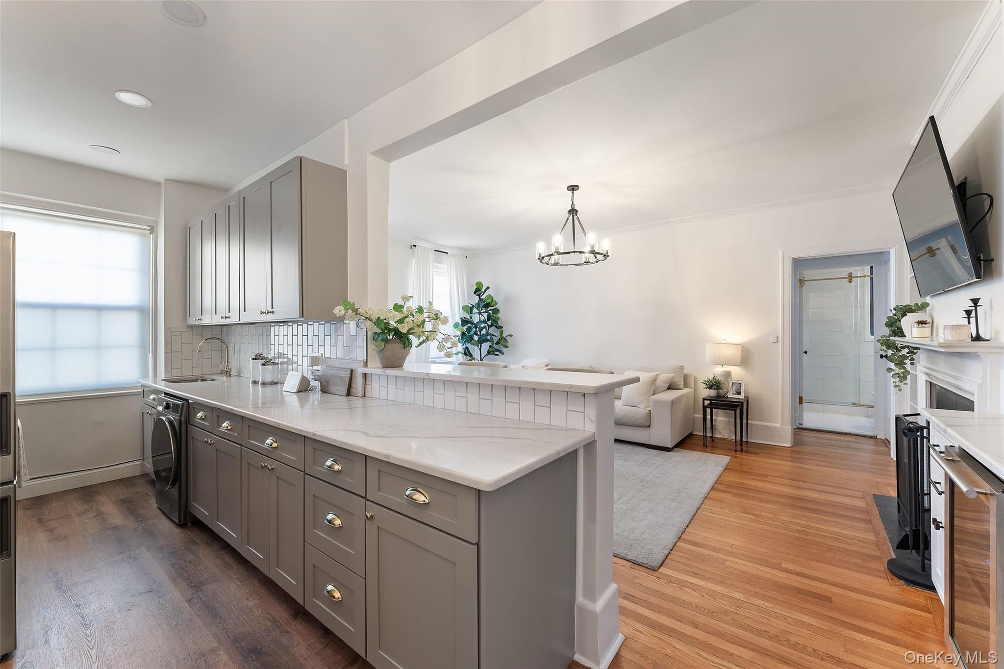 This exceptional fully renovated pet friendly 1-bedroom 1-bathroom co-...