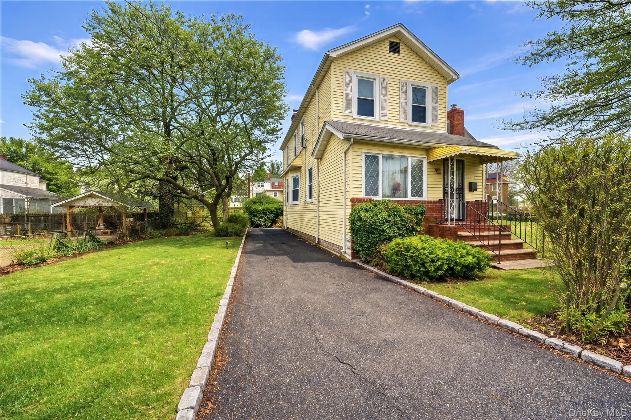 Tucked away right off Bronx River Rd, in the charming Wakefield Park s...