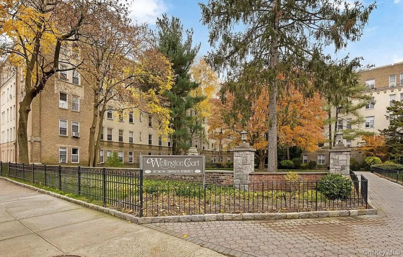 Welcome to Wellington Court! The property was constructed in 1927. The...