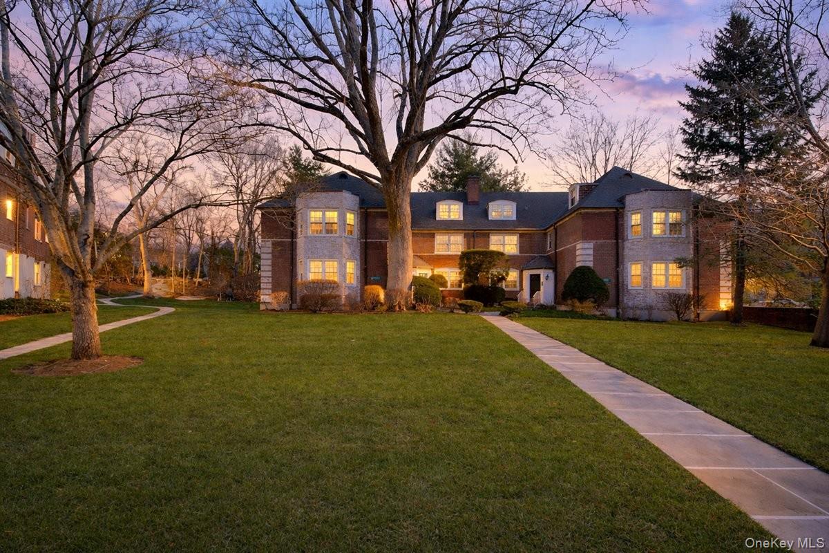 Welcome to this beautifully renovated, pet-friendly, sun-filled, top f...