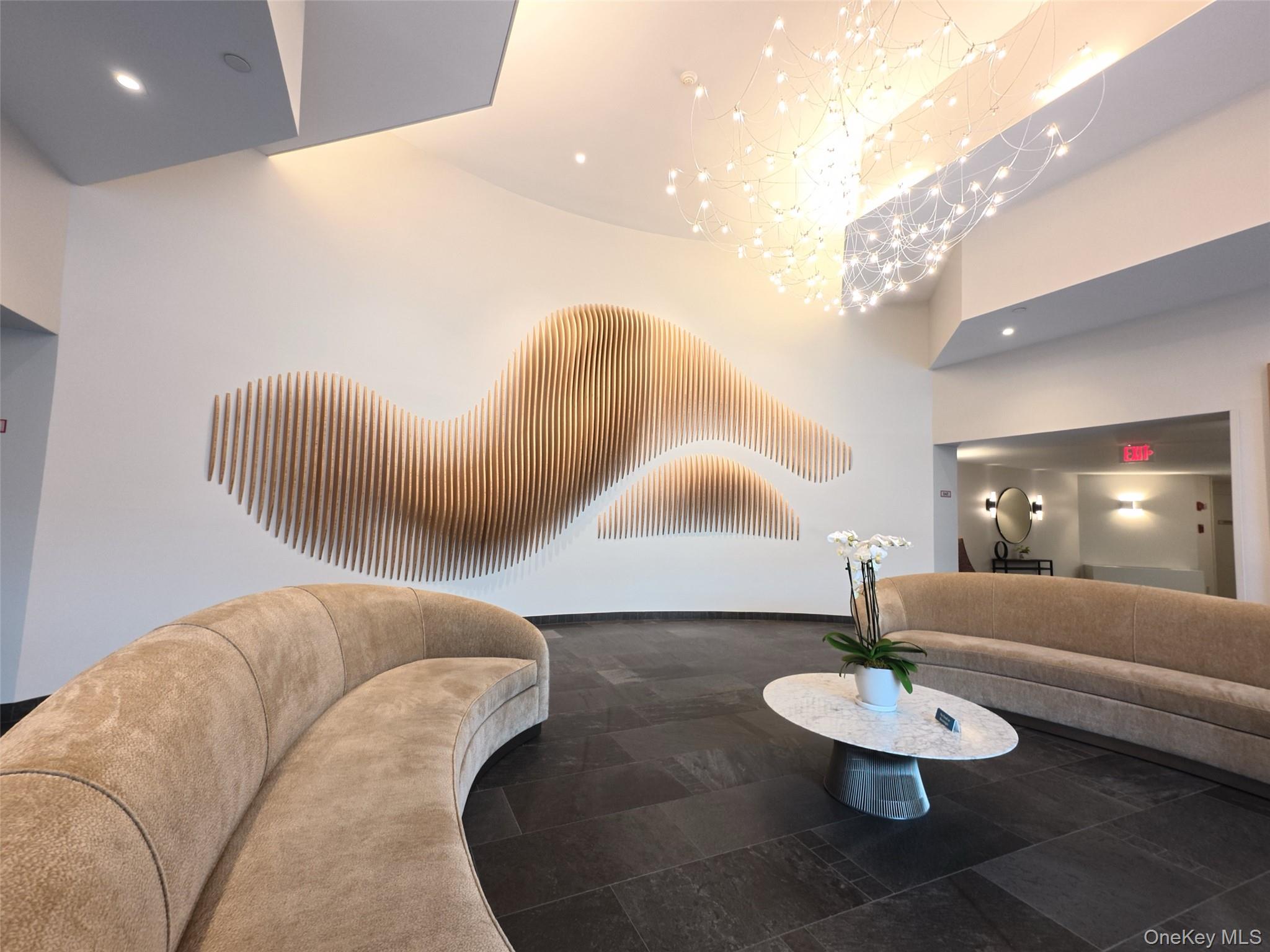 Welcome to this White Plains luxury condominium, total 1396 sf, buildi...