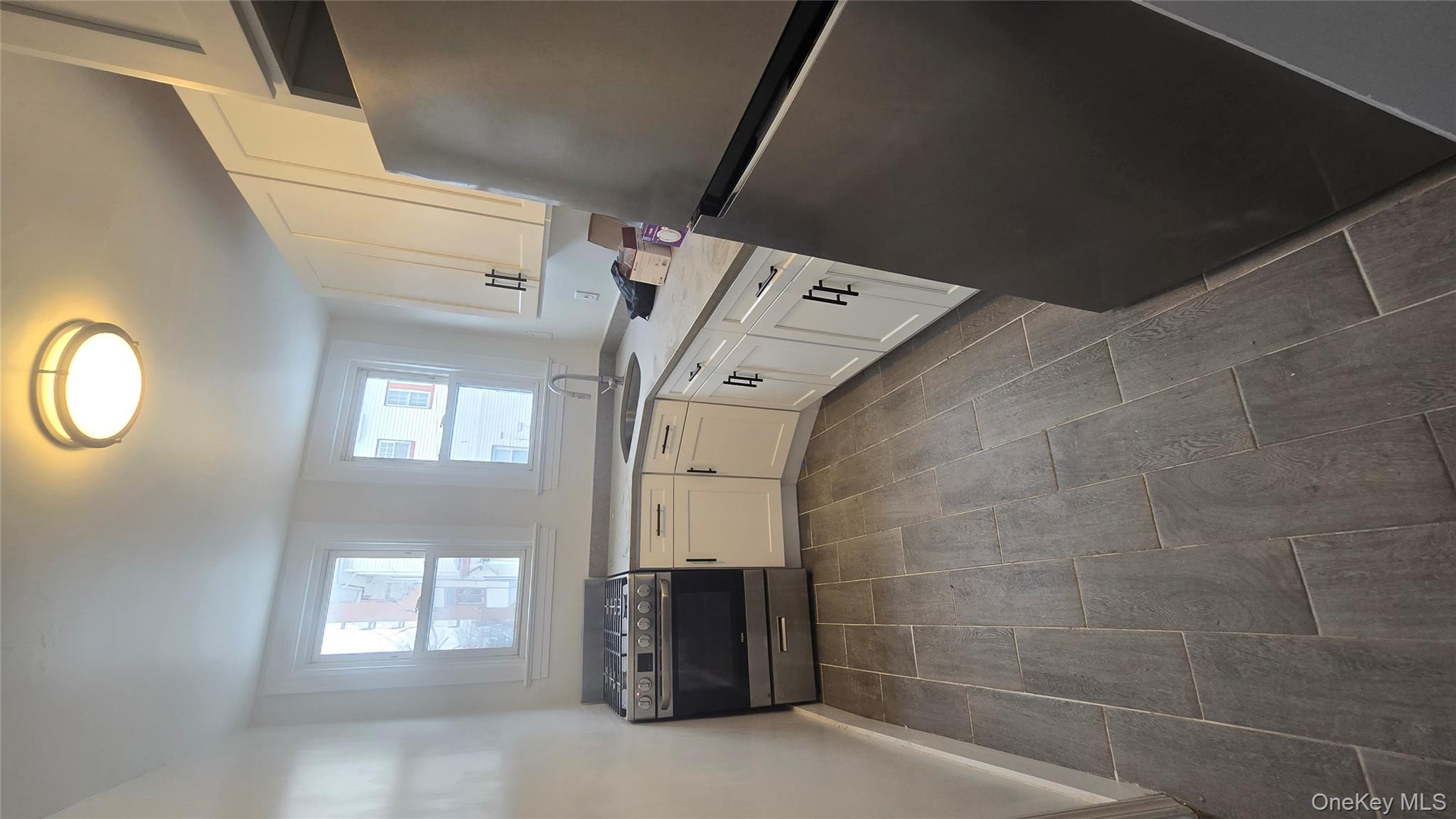 3 Bedrooms/ 1 Bathroom
- Kitchen with fridge and stove
- Living Room
-...