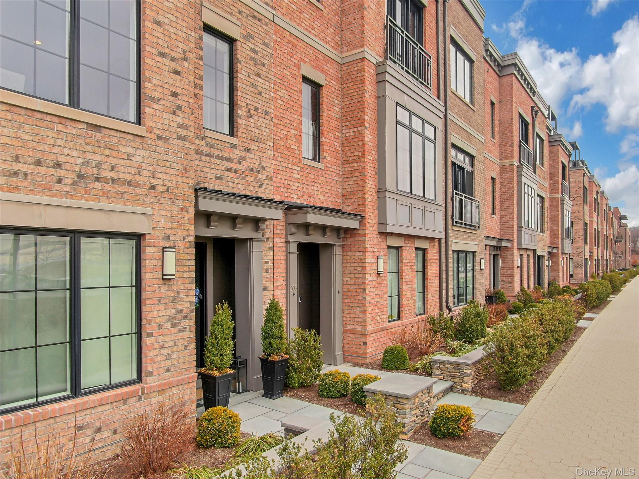 Beautiful 4-bedroom, 3 full and 2 half bath townhome at Brownstone- Ed...