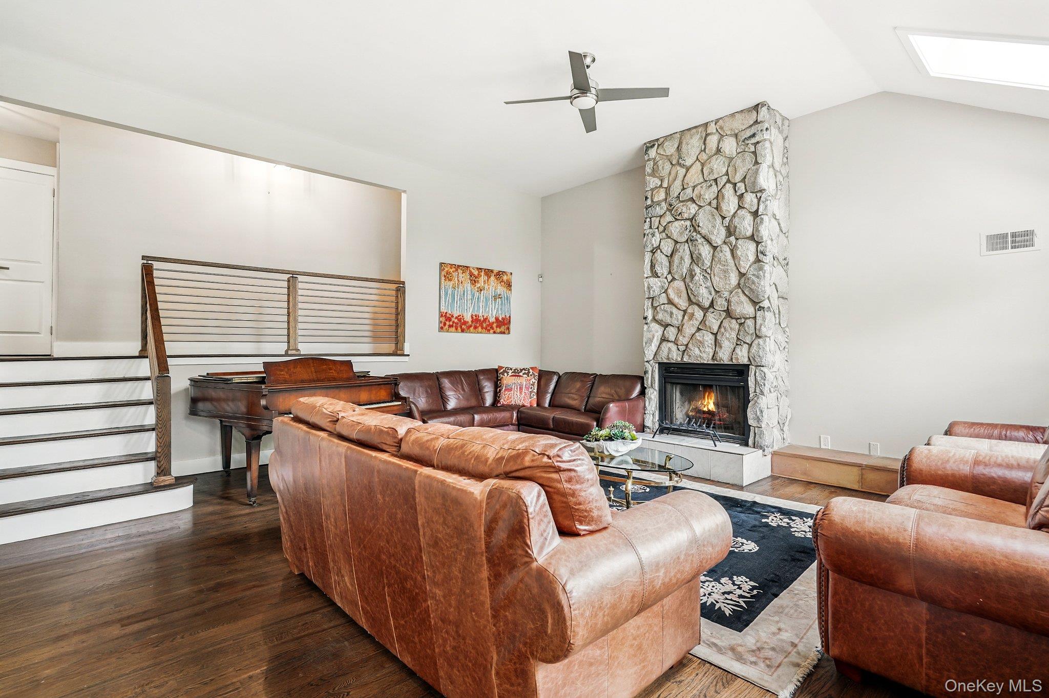 Photo 4 of this property
