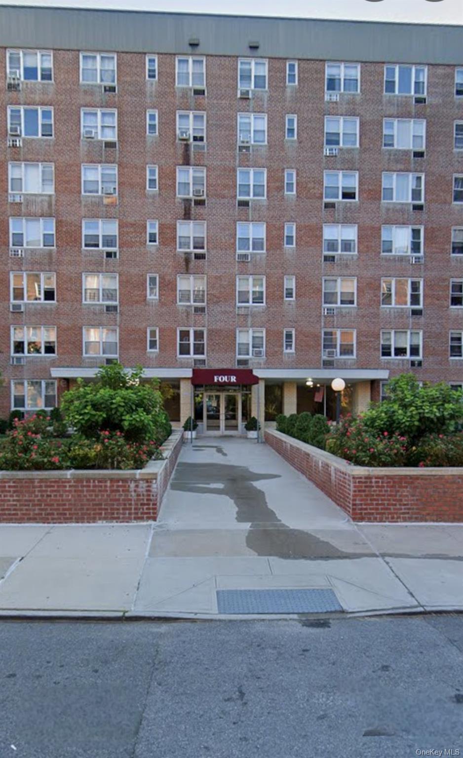 This beautifully renovated studio unit can be yours! No corner was lef...