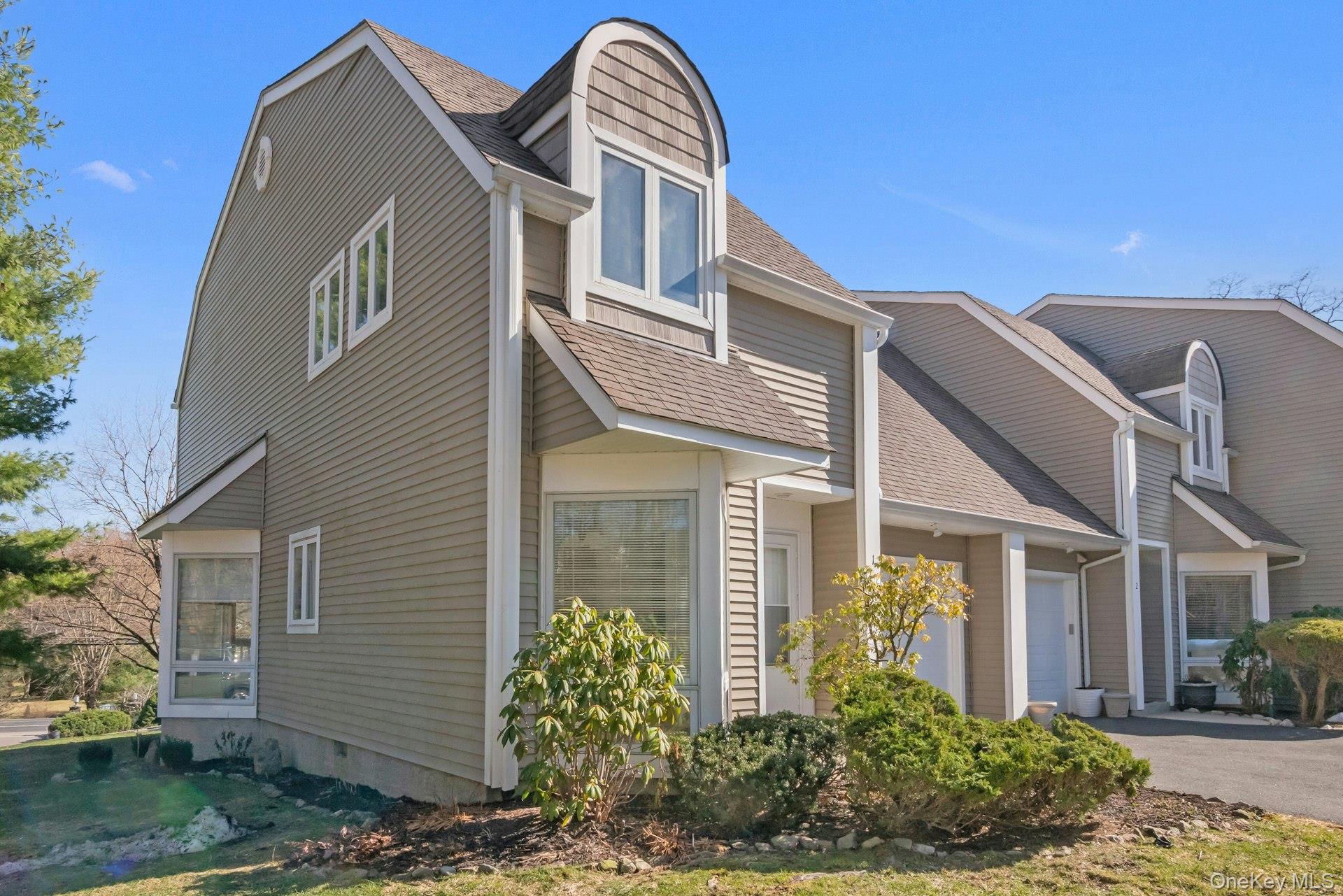 Beautiful, bright end unit condo in Spring Pond featuring 2 bedrooms a...