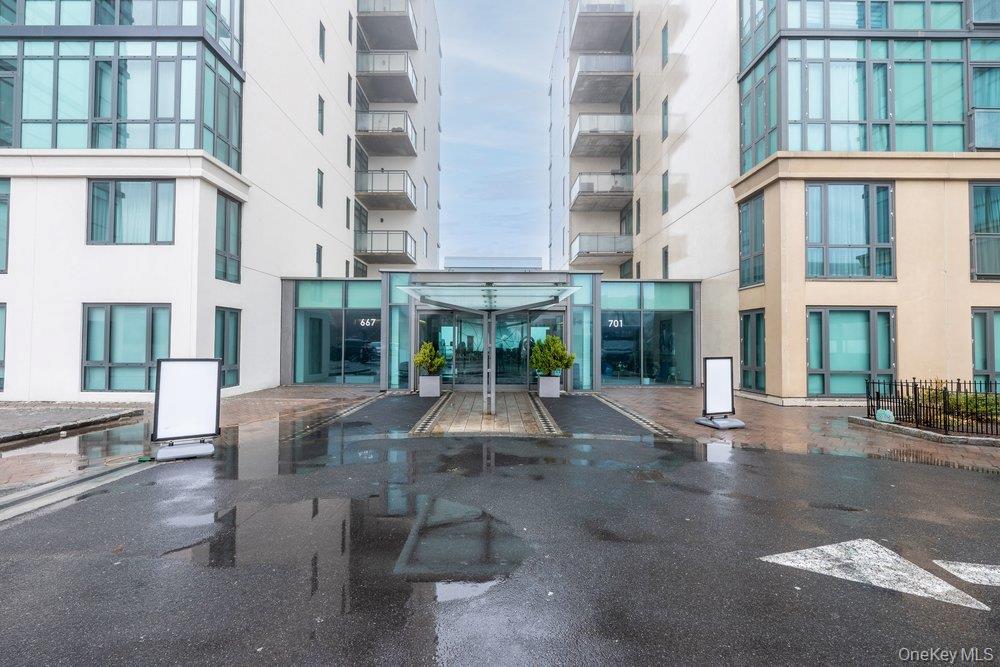 Stunning 2-Bedroom, 2-Bathroom Luxury Condominium
Welcome to this beau...