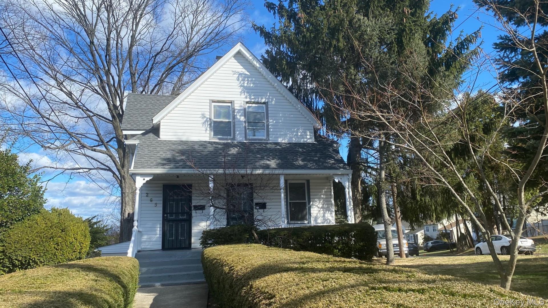 Great location and neighborhood with a well lit 2 bedroom, 1 bath, and...