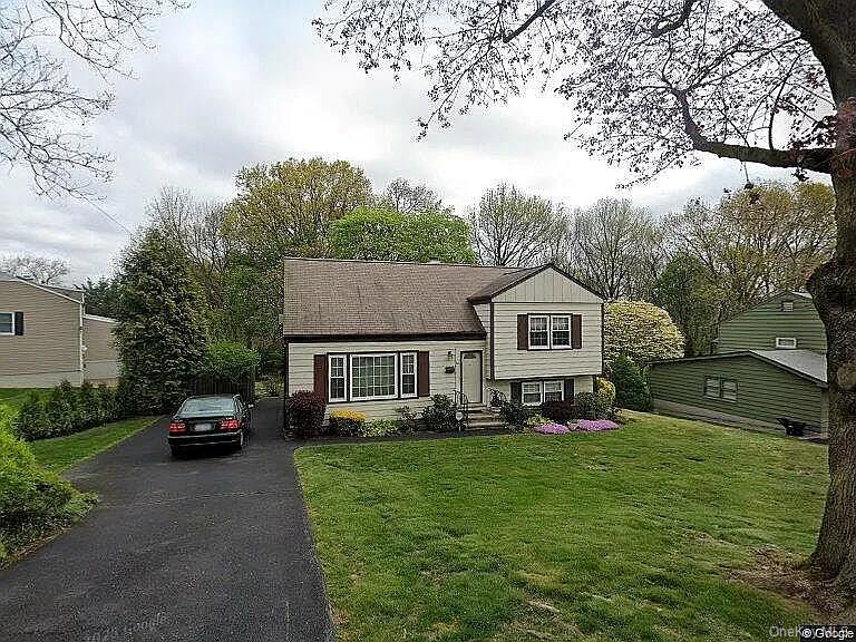 64 Alpine Road is located in the highly desirable Colonial Heights sec...