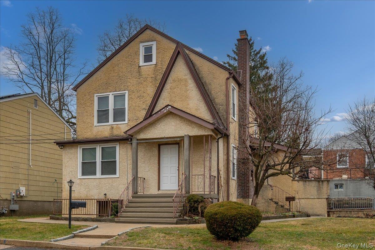 Welcome to 95 King St #2. If you are looking for a beautiful Apartment...