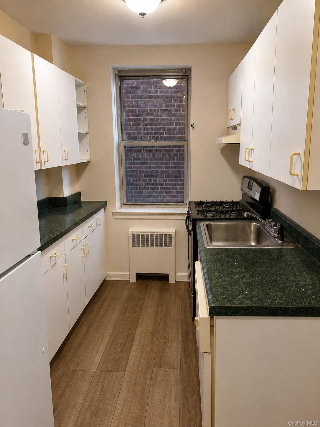 Photo 4 of this property