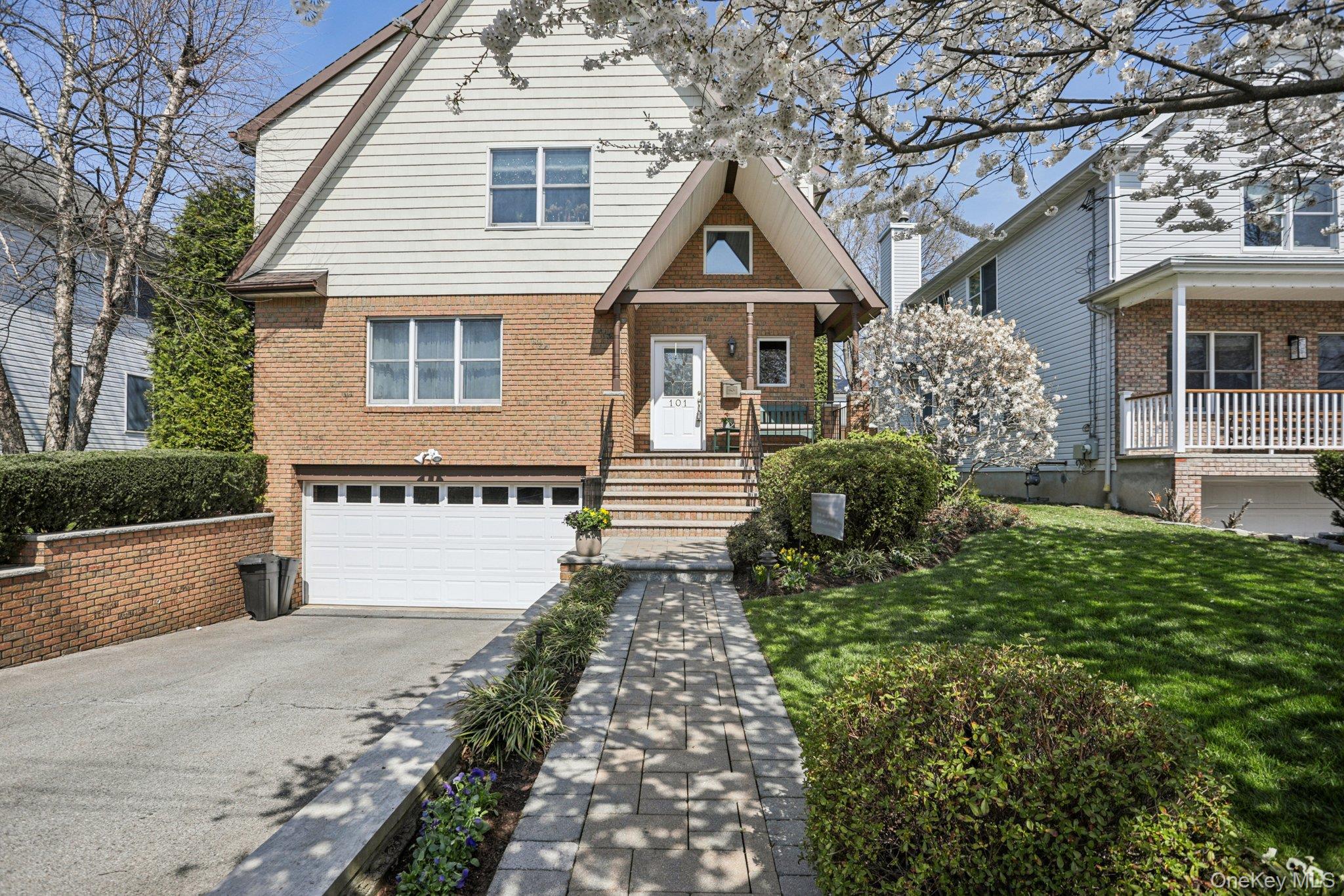 4-bedroom, 2.5-bath single-family home located in the desirable Bronxv...