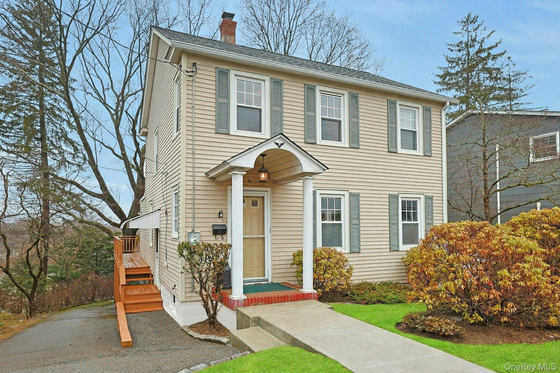 Charming 3-bedroom side hall Colonial located in Tarrytown’s quaint Pe...