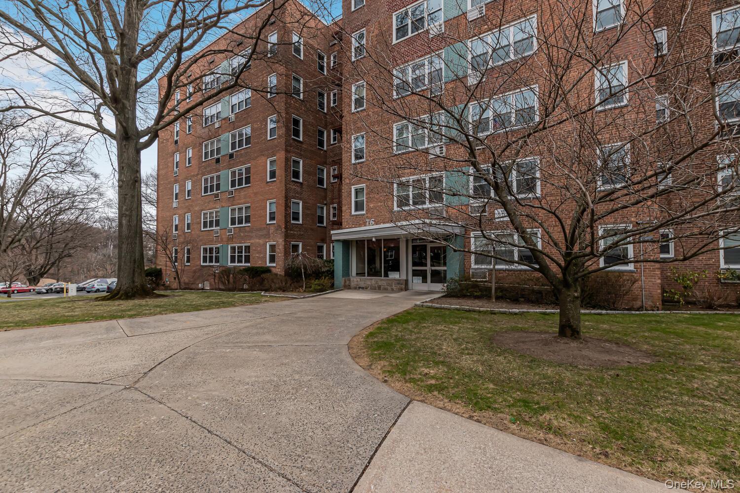 Welcome to Tudor Woods! Spacious, light and bright 1 bedroom apartment...