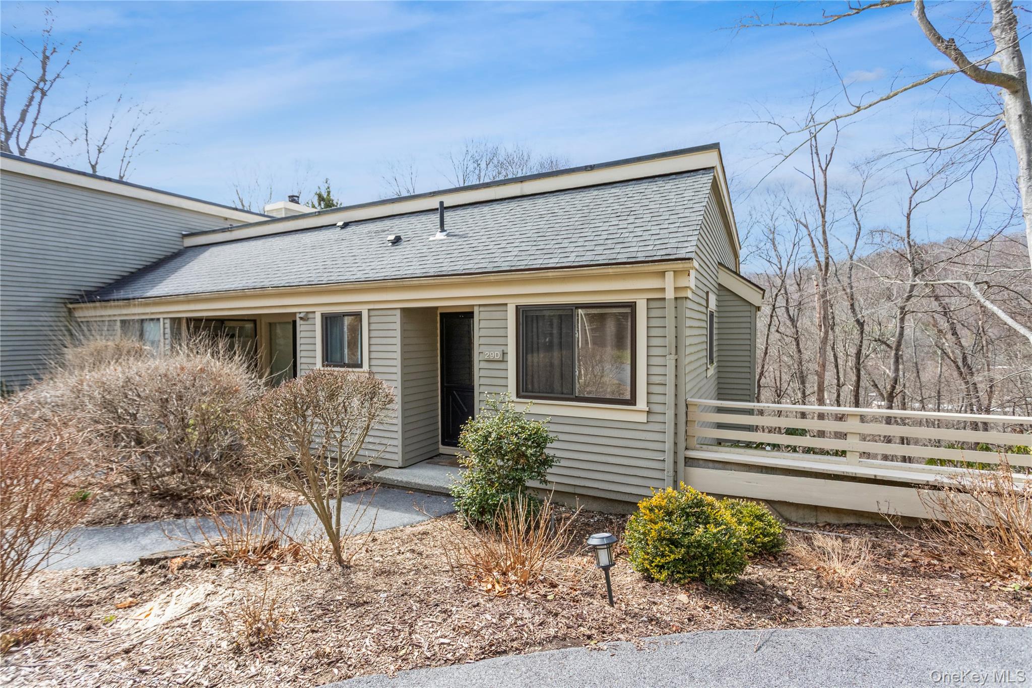 Putnam Model, with 2 Bedrooms and 2 1/2 Baths in Heritage Hills. End u...