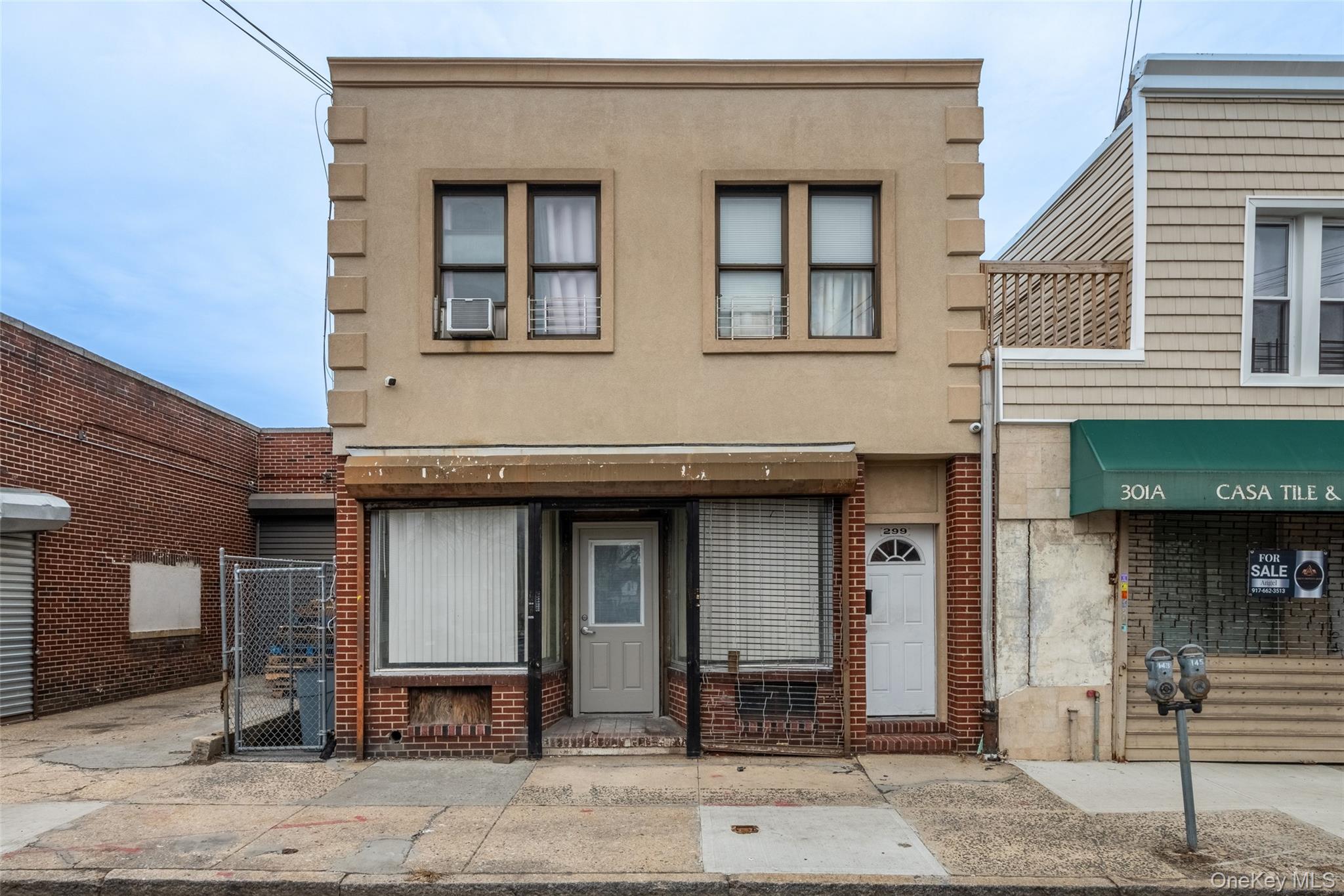 Prime storefront opportunity ideally located in Mount Vernon. This spa...