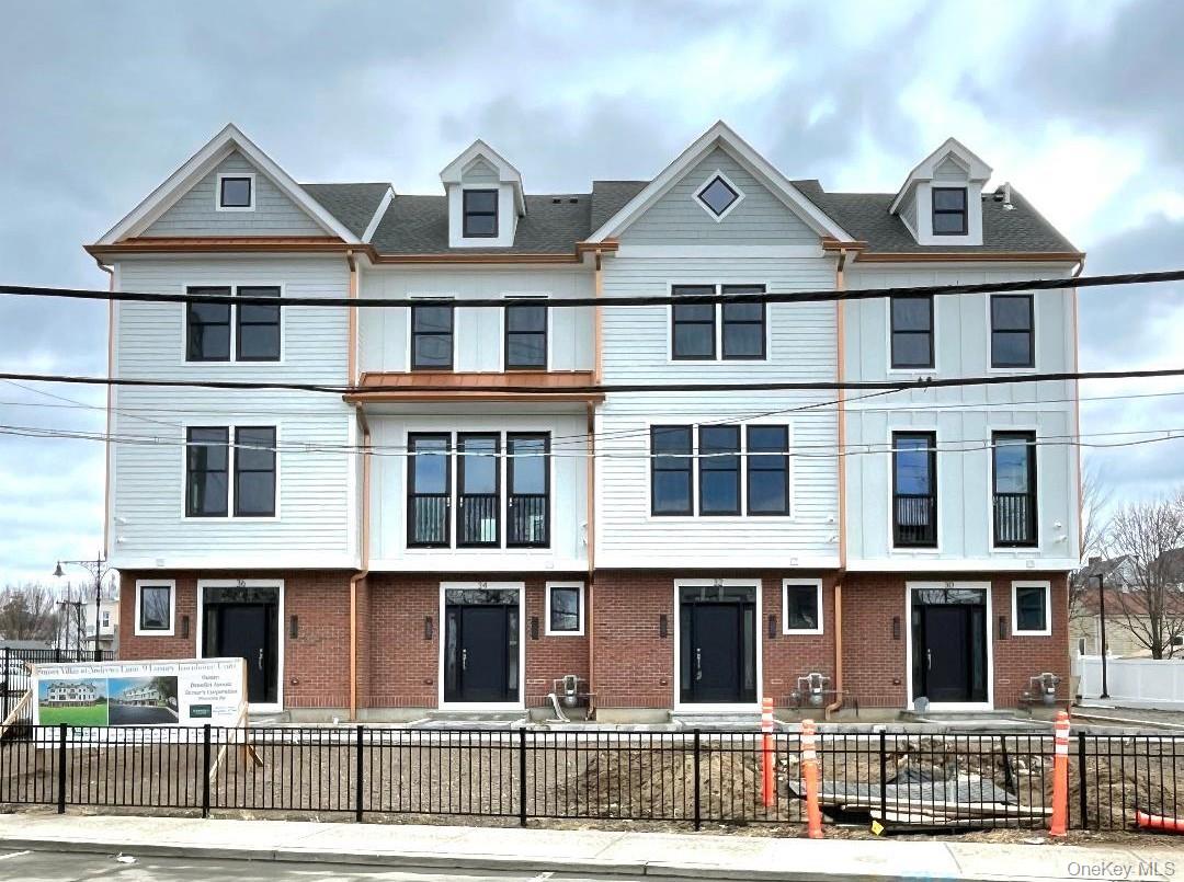 Welcome home to Sunset Villas on Andrews lane. With no HOA for 6 month...