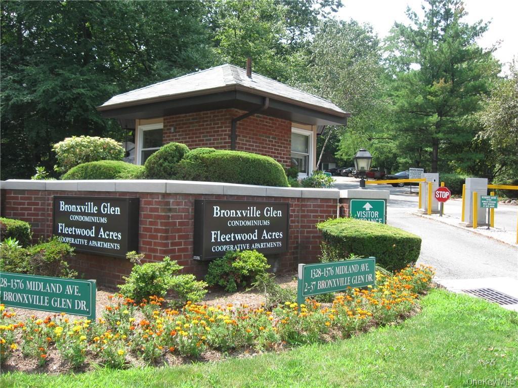 Commuter's Dream!!! Welcome to this peaceful, serene and spacious 2 be...